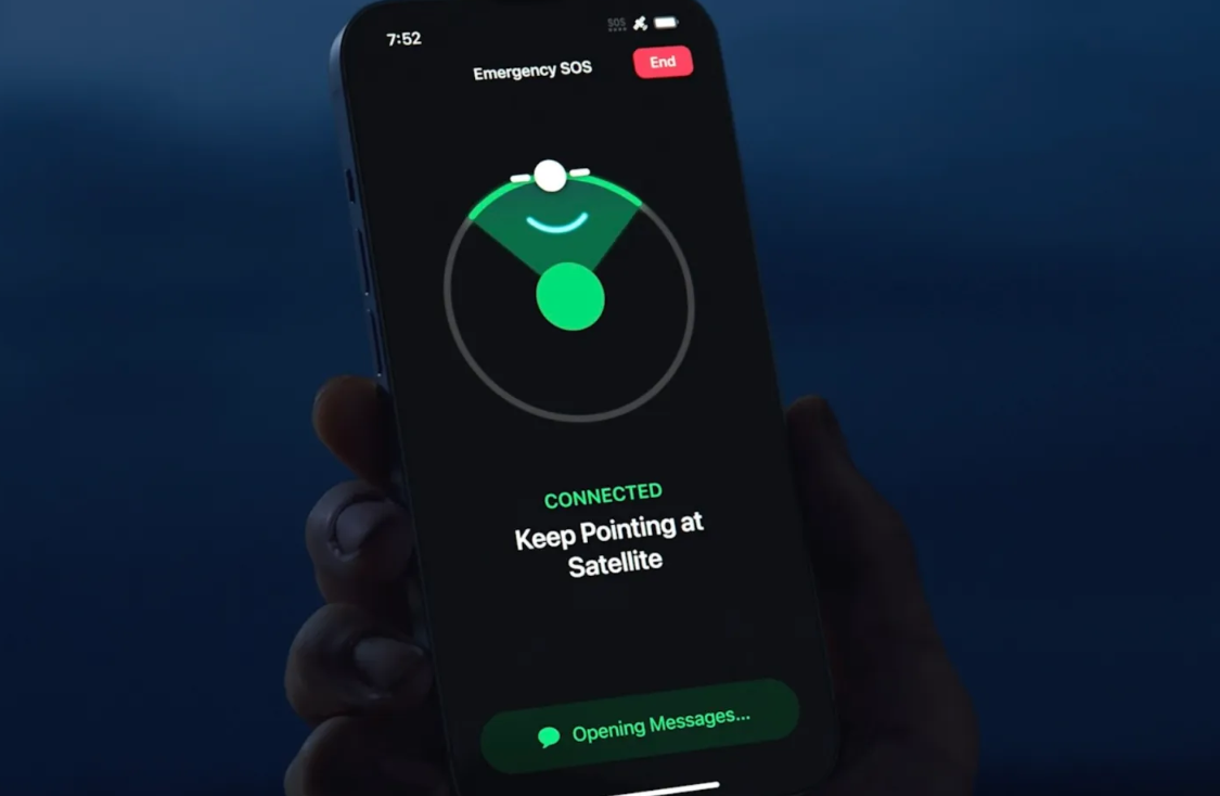 Кроме того, что новый iPhone 14 не оснащён слотом для физических SIM-карт, у него есть ещё одна особенность, которая должна положить начало новой эпохи. Речь про спутниковую связь.-4