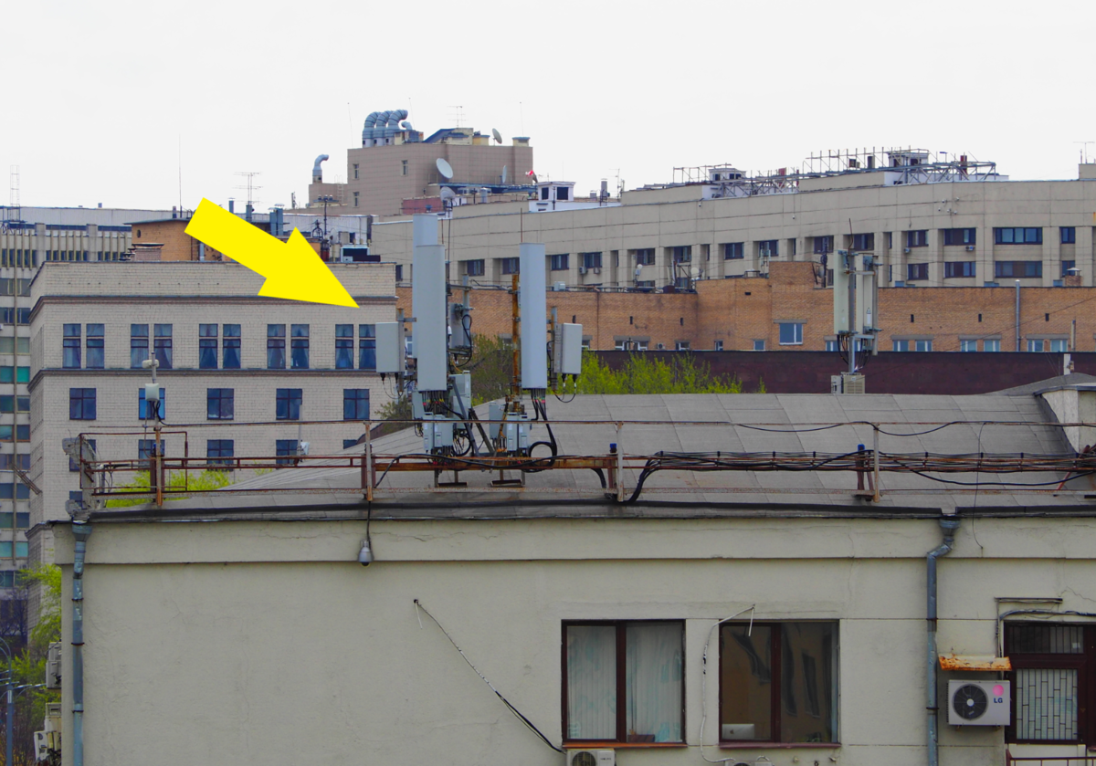 Вот так выглядит станция 5G МТС в Парке Горького. Нашёл я её на здании возле Крымского моста 